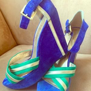 Color block suede platform sandals